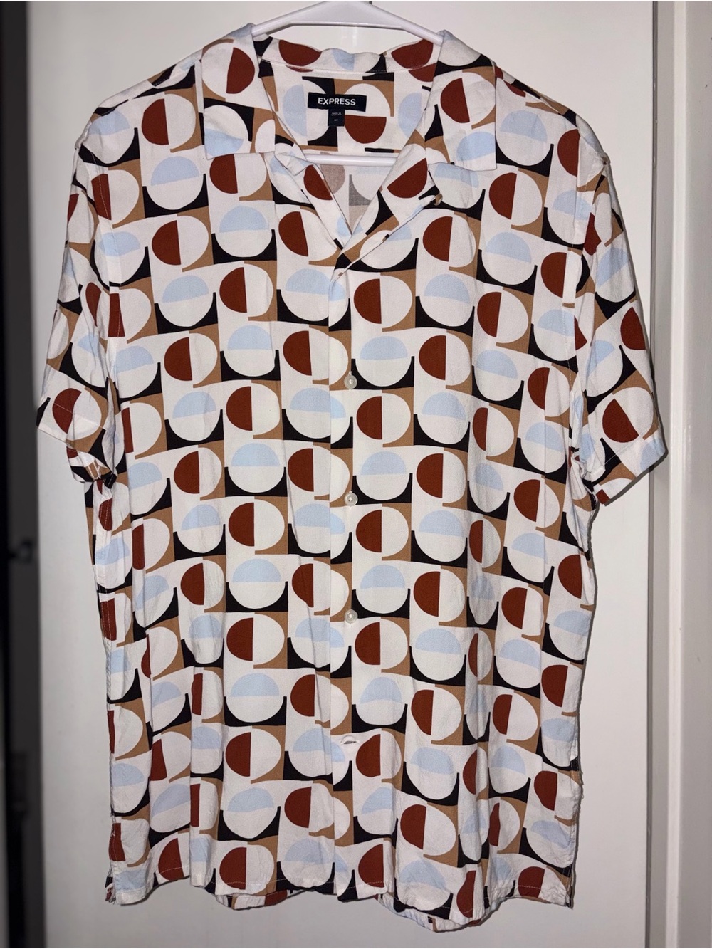 Express Men's Medium Geometric Circle Print Short Sleeve Button Down Shirt Brown